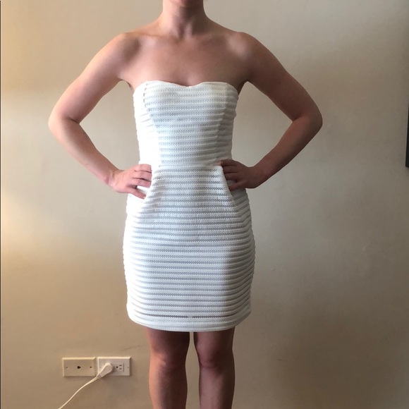 Stunning white dress - Picture 2 of 8